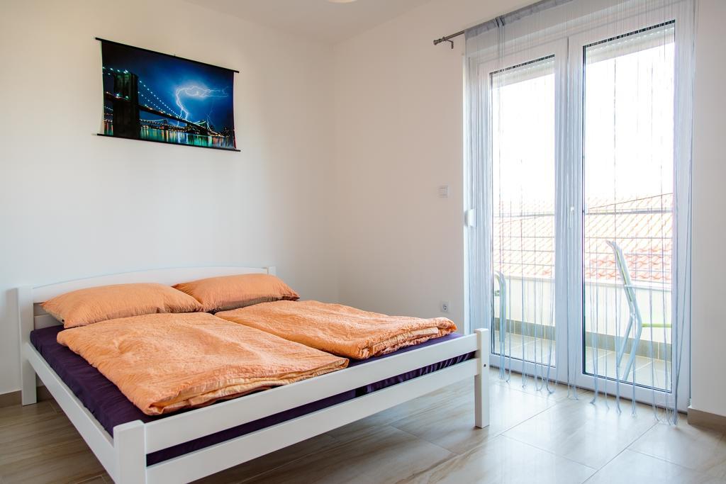 Nemira Sunny Apartments 奥米什 客房 照片