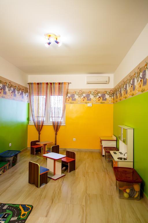 Nemira Sunny Apartments 奥米什 外观 照片