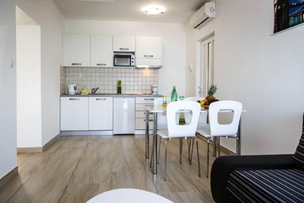 Nemira Sunny Apartments 奥米什 客房 照片