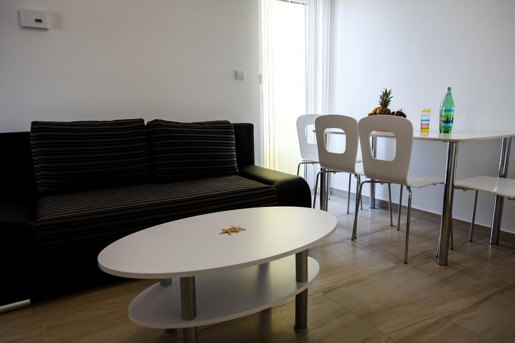 Nemira Sunny Apartments 奥米什 客房 照片